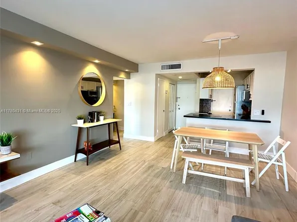 2899 Collins Ave APT 837, Miami Beach, FL 33140