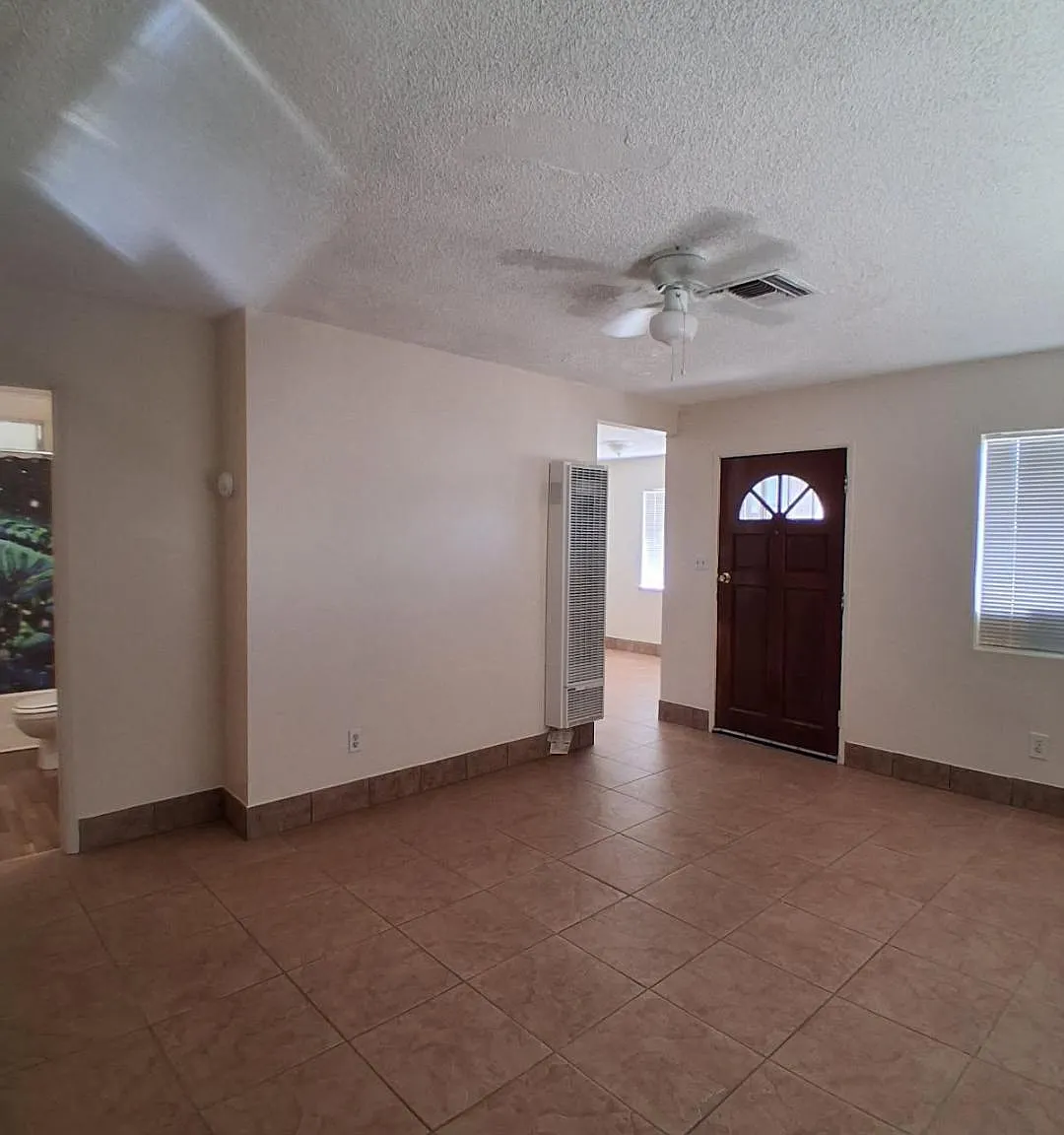 2 bed, 800 sqft, $1,600 — Photo 4