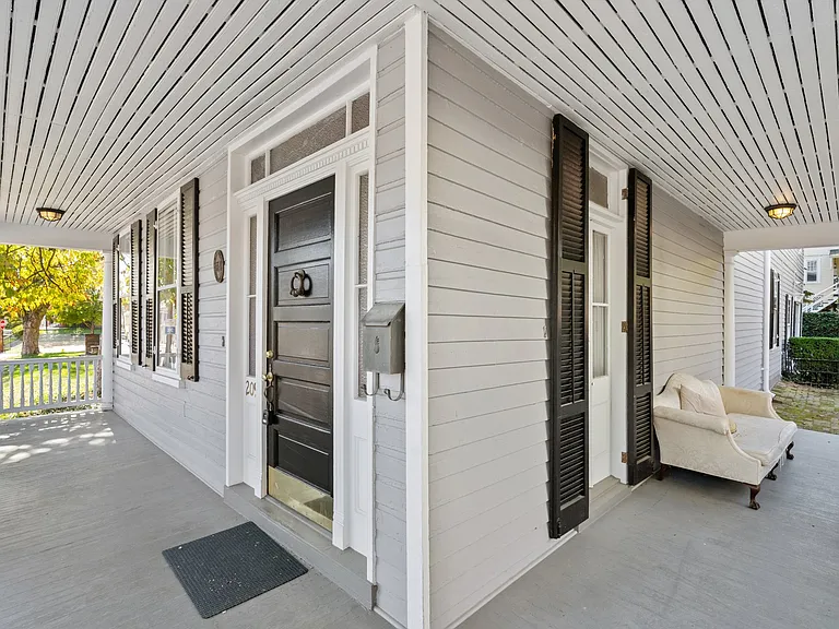 209 N Washington St — Photo 5