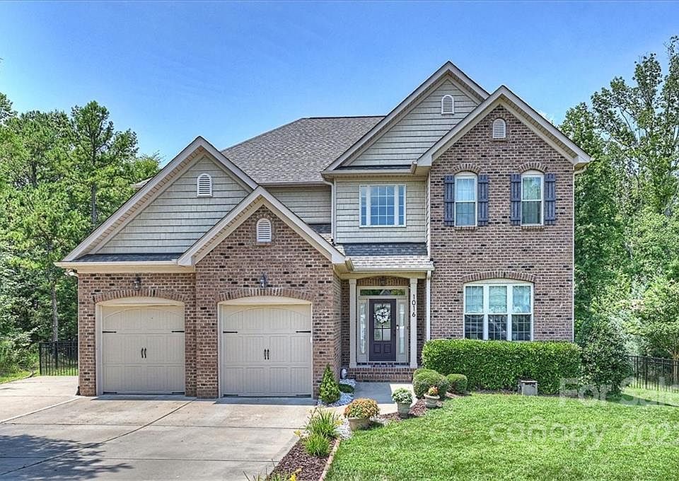 1st image of 1016 Twin Pines Dr