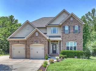 1016 Twin Pines Dr, Matthews, NC 28104