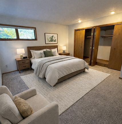 5th image of 701 W Washington St APT 4