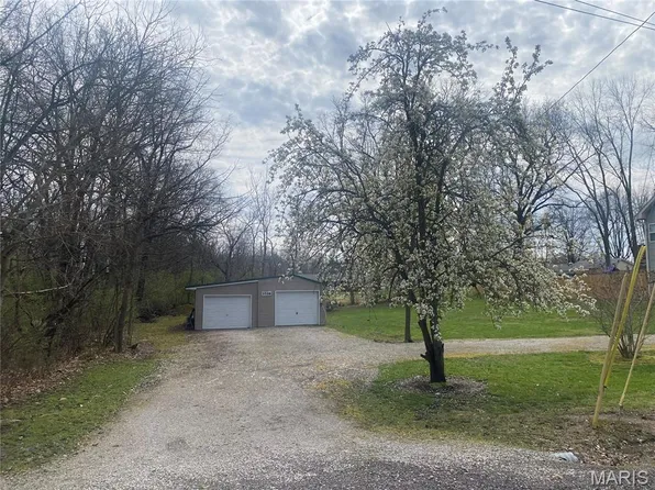 1016 E Oak St, Greenville, IL 62246