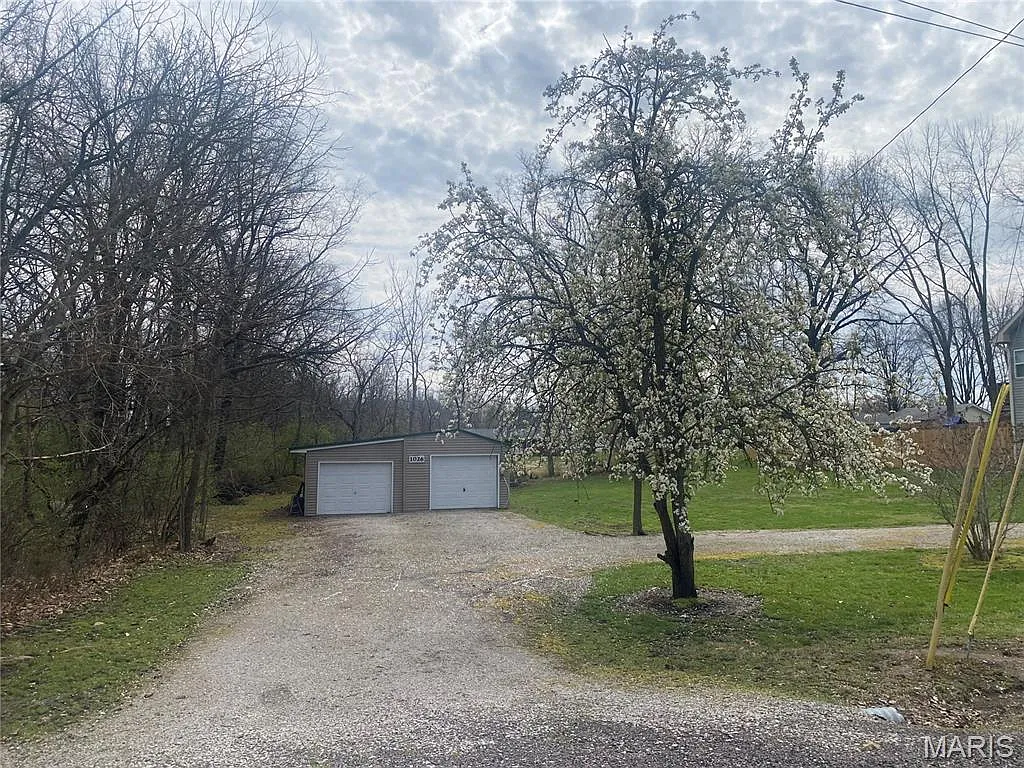1016 E Oak St photo 1
