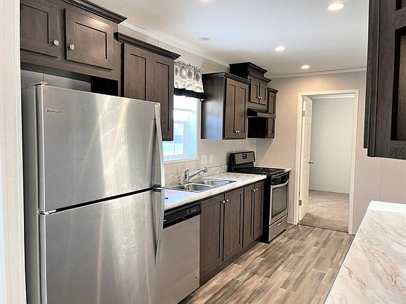 5th image of 426 Alanna Ln