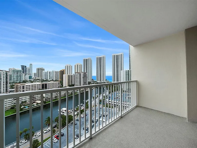 300 Bayview Dr #1711 — Photo 4