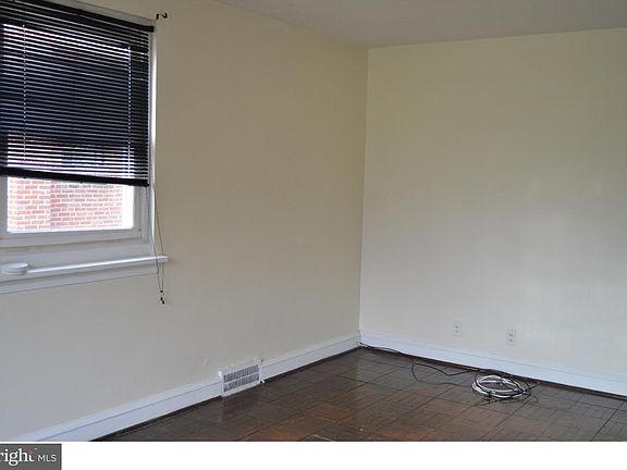 4th image of 137 Berkley Ave APT A