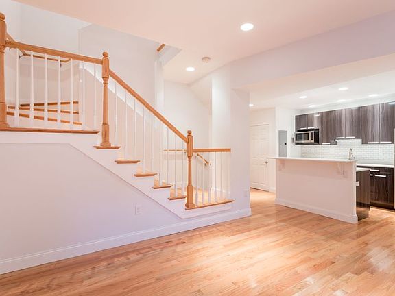 4th image of 127 Saint Botolph St #1