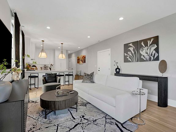 2nd image of 1833 N Larrabee St #2