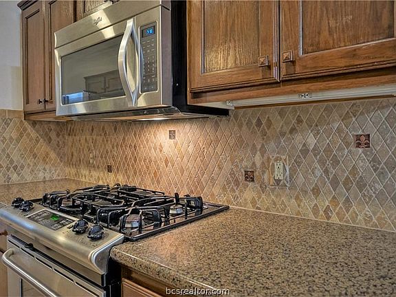 5th image of 1407 Front Royal Dr
