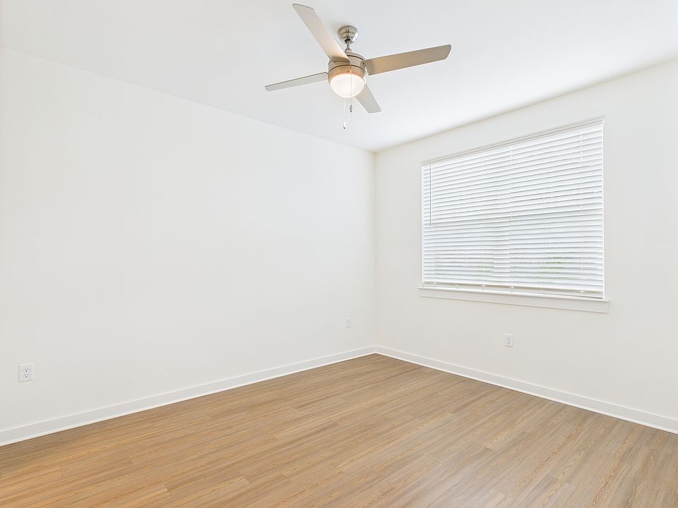 2nd image of 2520 New Port Royal Rd #1205