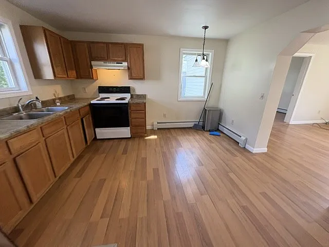 3 bed, $2,000 — Photo 2