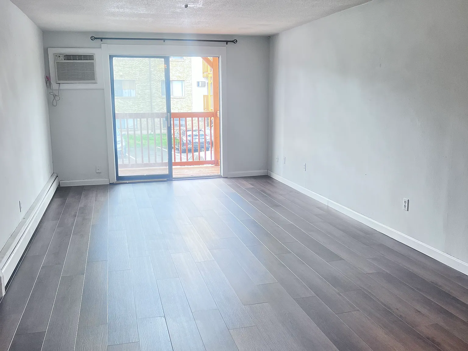 2 bed, 914 sqft, $2,080 — Photo 3