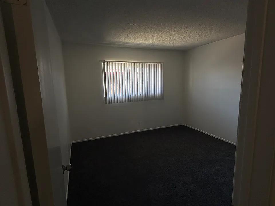 10714 Western Ave #3