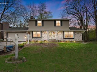 3710 S Pleasant View Dr, New Berlin, WI 53151