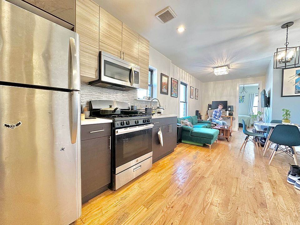 1st image of 304 Evergreen Ave #3R