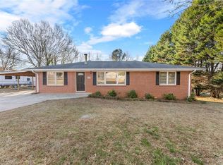 389 Skyline Dr, Toccoa, GA 30577
