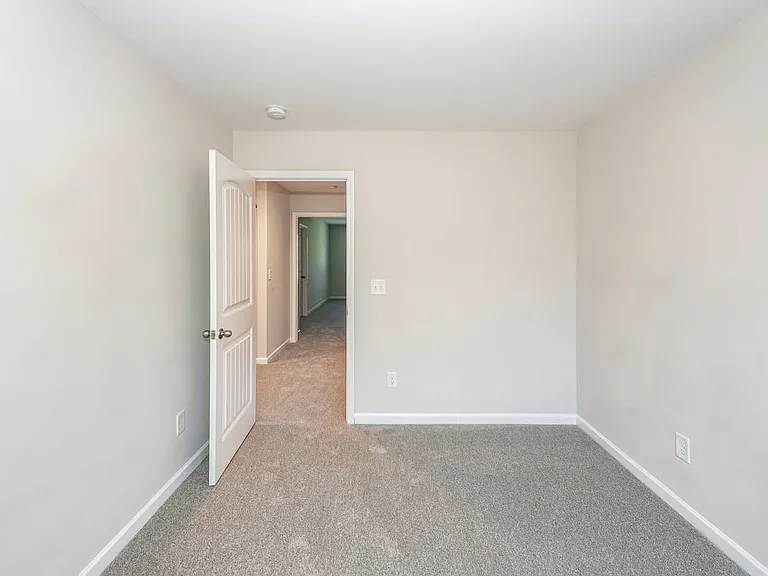 484 Truman Dr — Photo 11