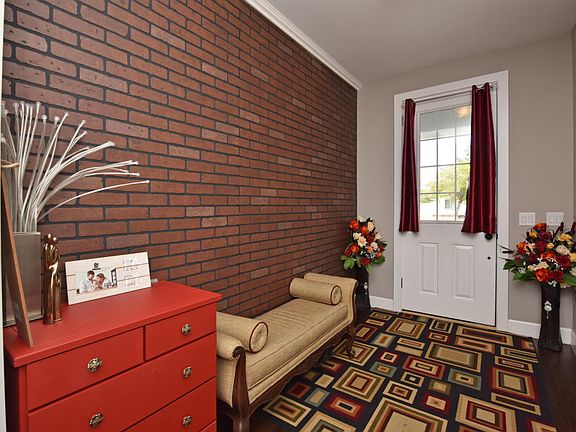 3rd image of 1827 E Turney Ave