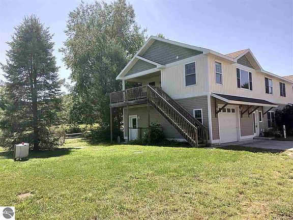 2nd image of 547 S Saint Joseph St #H