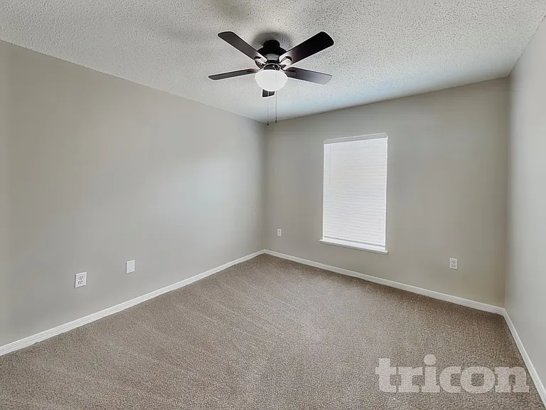 13561 Linden Dr — Photo 14