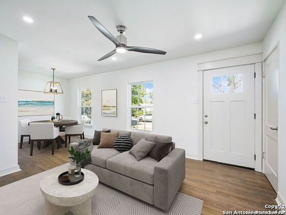 3rd image of 826 LA MANDA BLVD