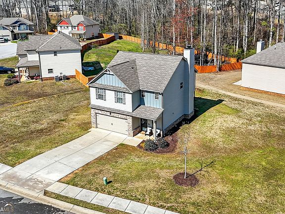 2nd image of 482 Louise Way