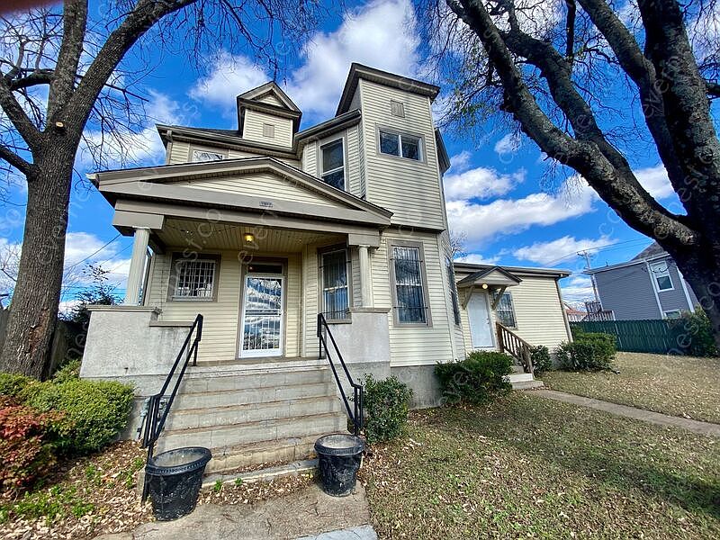 1st image of 1911 McCallie Ave