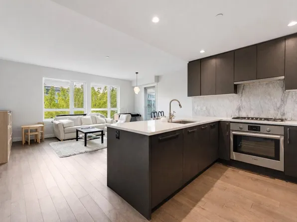 4080 Yukon St #308, Vancouver, BC V5Y 0L4