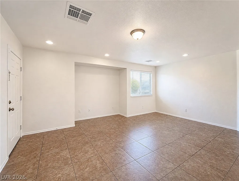 3 bed, 2.5 bath, 1478 sqft, $1,945 — Photo 4