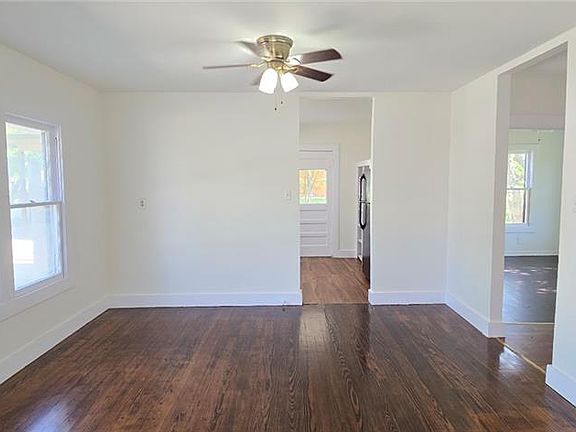 3rd image of 3104 Gumwood Ave