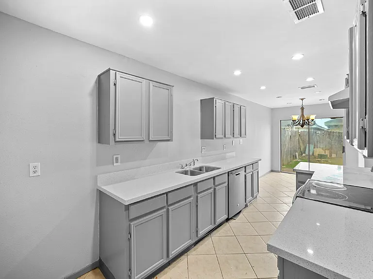6214 Gladewell Dr — Photo 10