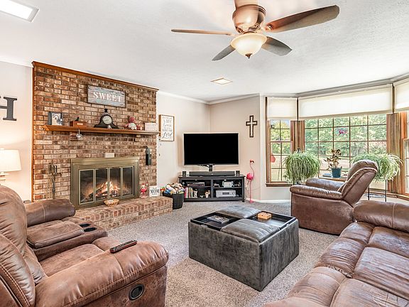 4th image of 8049 New Chapel Rd