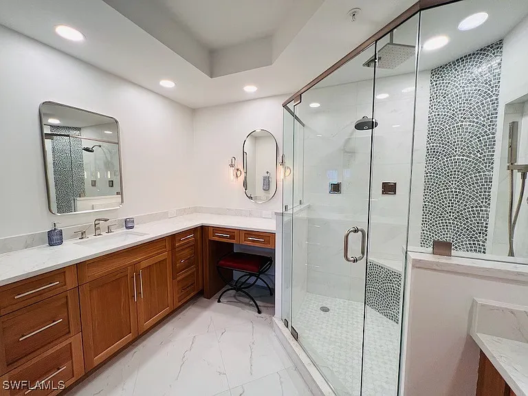 425 Cove Tower Dr #902 — Photo 24