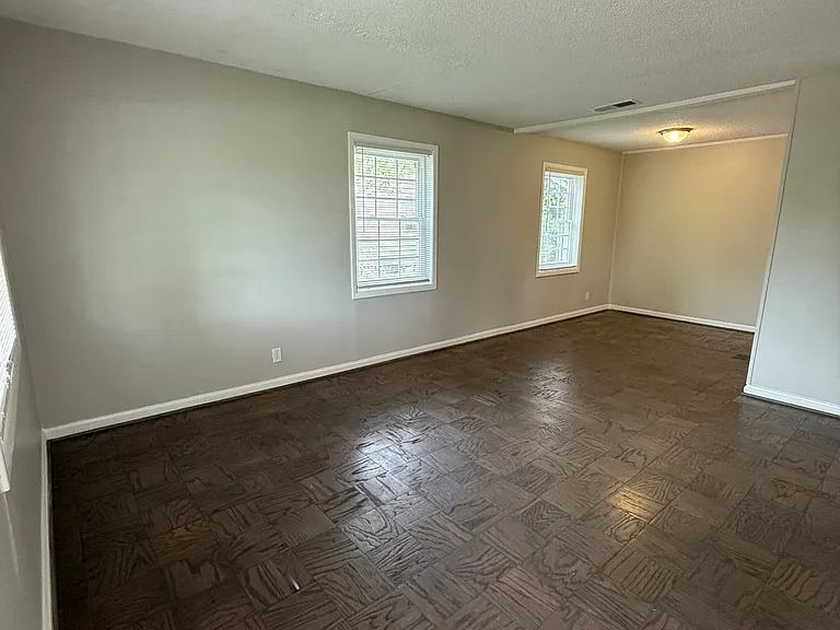537 Grant St — Photo 2
