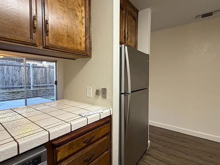5771 N Valentine Ave #101 — Photo 10