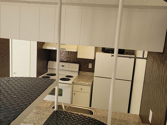 5th image of 2501 E 10th St #11
