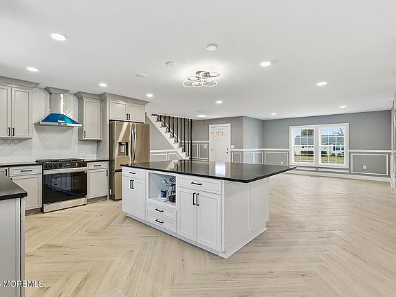 3rd image of 448 Branchport Avenue