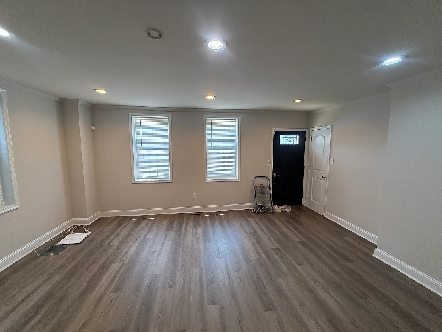 4 bed, 1.5 bath, 2351 sqft, $2,795 — Photo 2