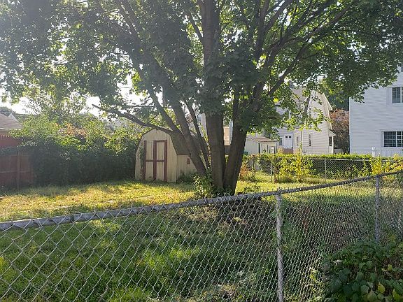 3rd image of 700 18th St