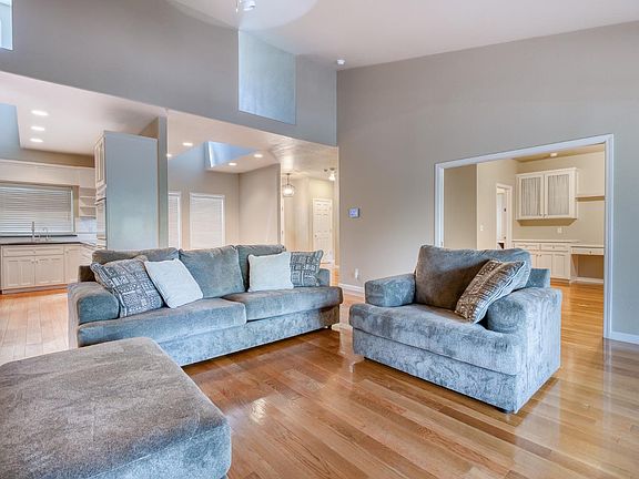 3rd image of 20920 Christopher Cir