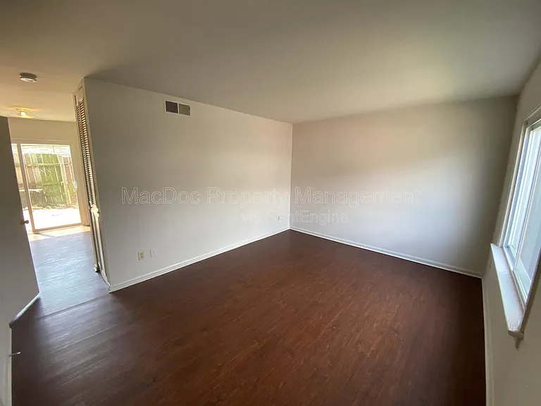 110 Hughey Ct — Photo 3
