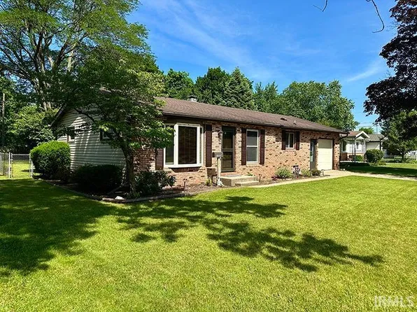 1529 Crestwood Blvd, South Bend, IN 46635