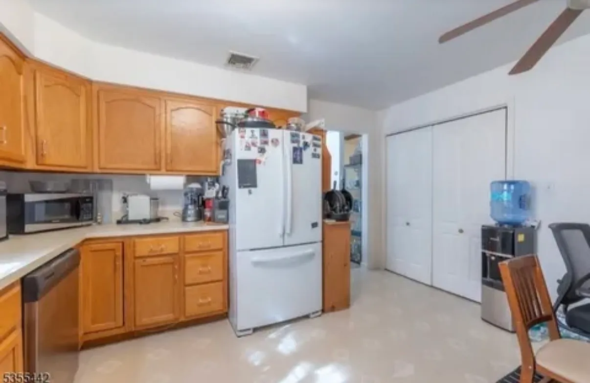 2 bed, 1100 sqft, $2,400 — Photo 4