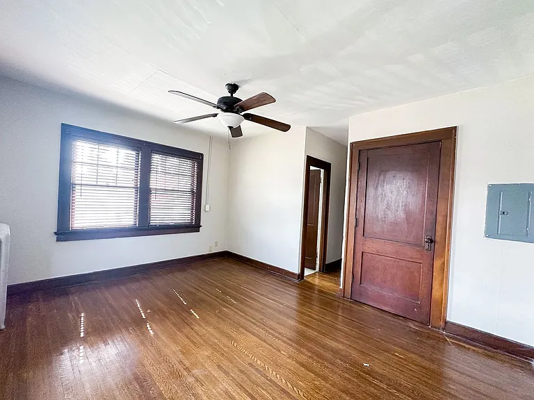 5819 E Washington St #8 — Photo 4