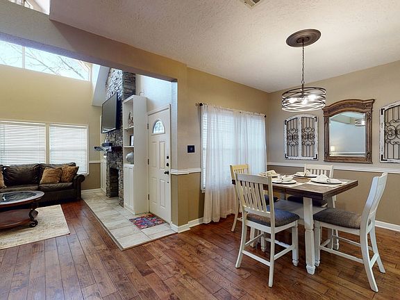 4th image of 3122 Camelot Dr APT 13