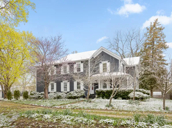730 N Hough St, Barrington, IL 60010