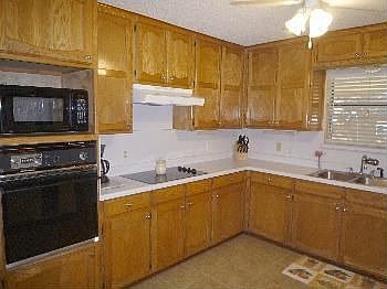 5th image of 408 Chimney Hill Cir
