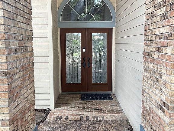 2nd image of 534 Old Oak Cir