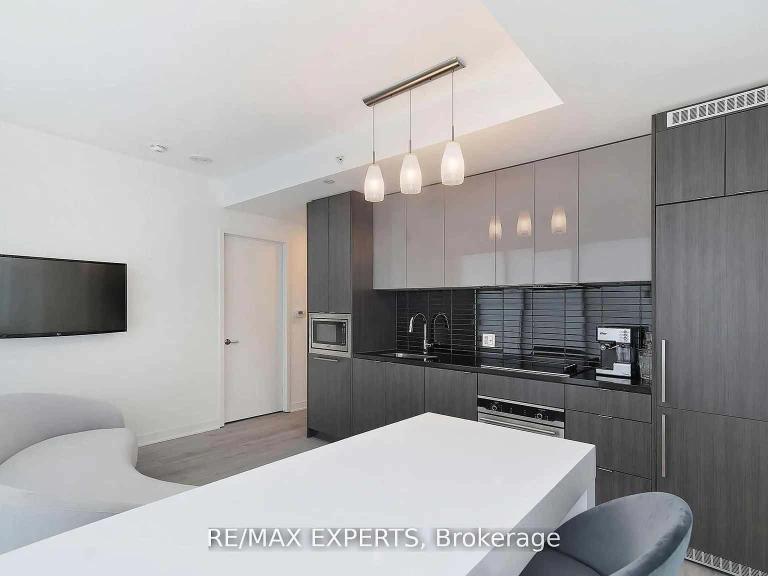 1 bed, $2,700 — Photo 4